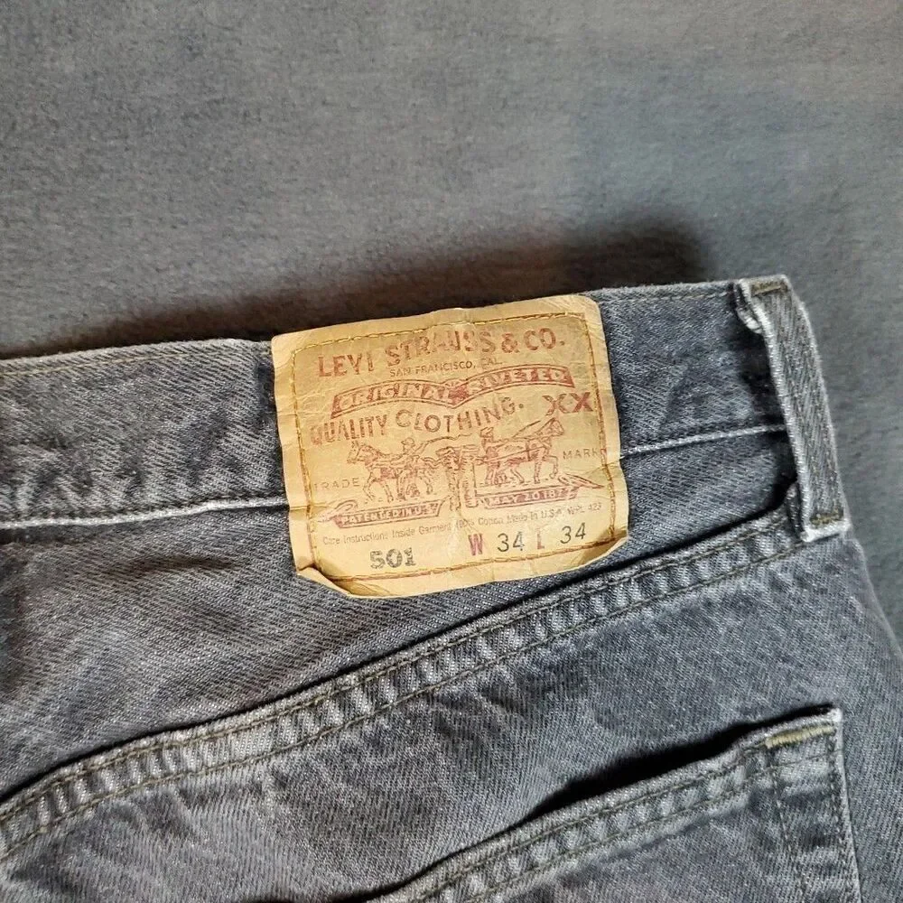 Vtg Levis 501 Jeans Dark Wash Men's 32 X 33 Made in USA Button Fly (tag 34X34)
